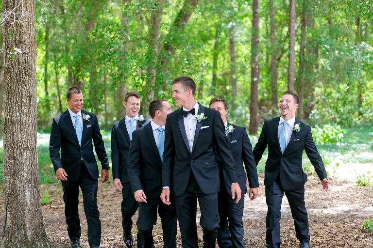 candid-groomsmen-pictures