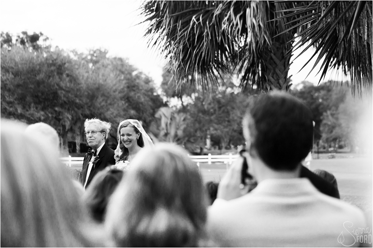 daughteranddadwalkingdownisle