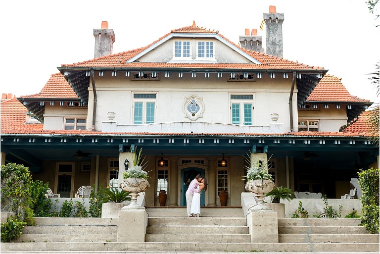 Couple kissing in front of historic Sydonie Mansion