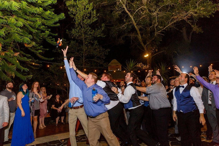 Orioles themed wedding toss