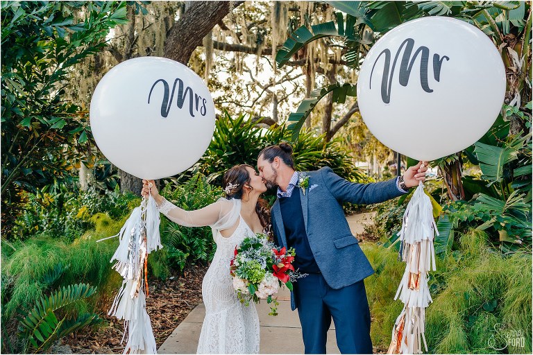 bride and groom eloping in florida on the lake