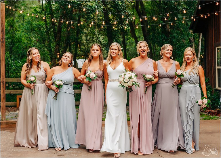 Rustic Barn Weddings Featuring Simple Crepe Wedding Dresses｜a&bé bridal shop