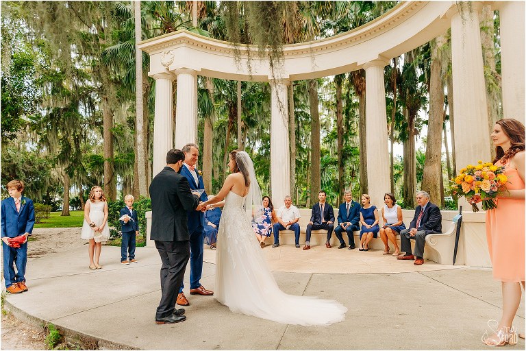 bride and groom exchange vows surrounded by their closest friends & family during tiny Kraft Azalea park wedding