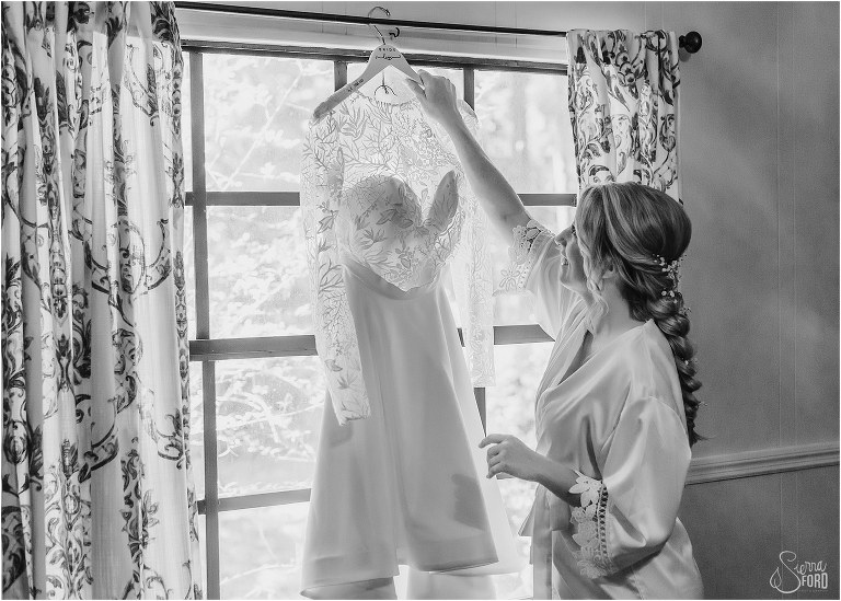 bride picks up her wedding dress to get ready at Bridle Oaks wedding